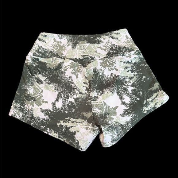 Gymshark Women’s Shorts (Small) - Picture 2 of 3